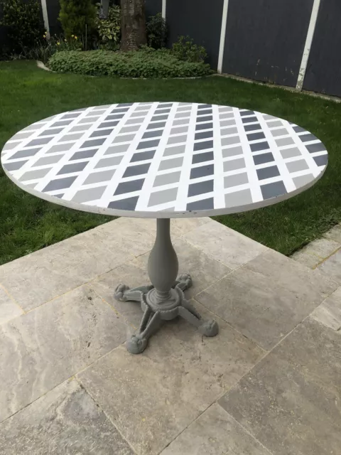 Round Garden Table