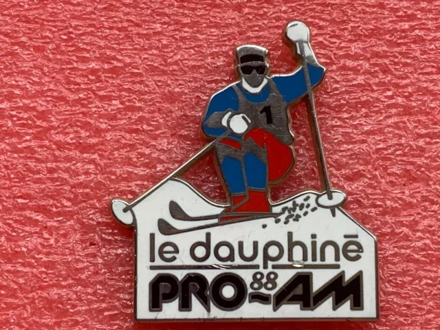 T01 Pins rayé LE DAUPHINE PRO AM 1988 en ARTHUS BERTRAND PARIS Lapel pin