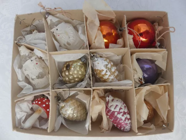 Lot de 13 décorations de noël anciennes églomisé , champignons, verre, boules,