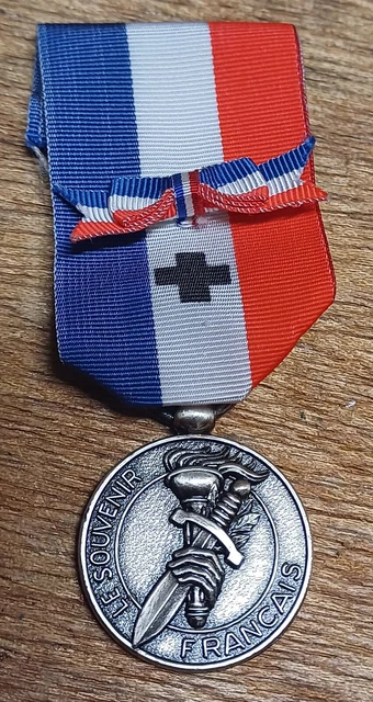 MEDAILLE DU SOUVENIR Francais 1° Modele Datee 1920-Anciens Combattants