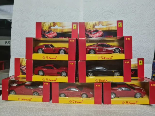 7 Ferrari Modellautos mit Lizenznummern im Maßstab 1:38 aus eigener Sammlung