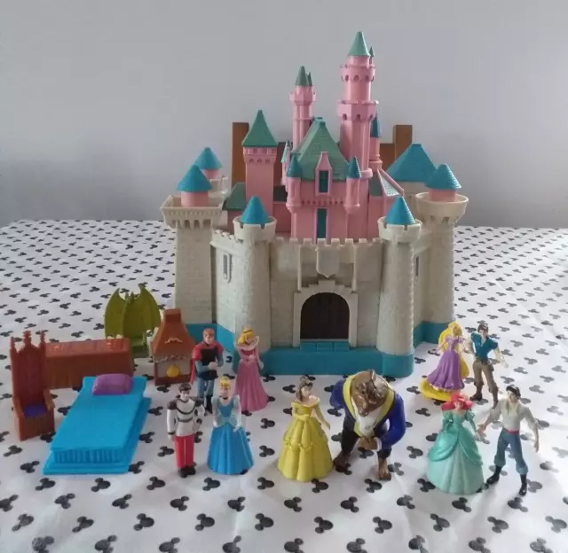 DISNEY PRINCESS MUSICAL  CASTLE PLAYSET with 8 figures