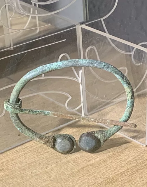 Ancienne Fibule  Oméga Viking, Bronze, (IX-XI Siècle) + 2 Pierres Bleues