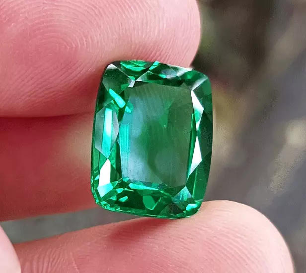 Natural 11.56 Ct Green Emerald GIE Certified Cushion Shape Loose Gemstone 3
