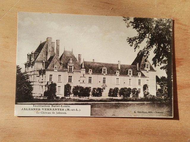 CPA Fougeres Sortie du Chateau FRANCE (1015092