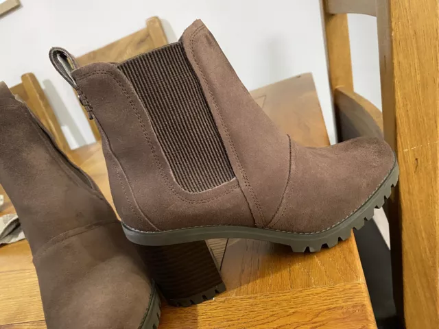 Ugg larra best sale chelsea boot