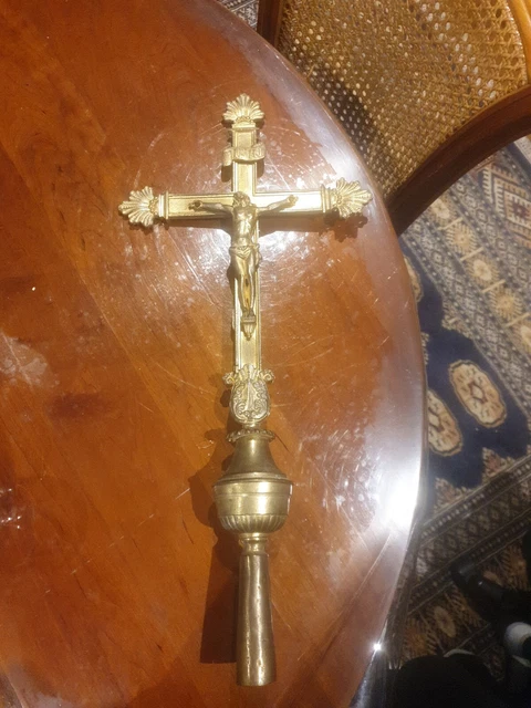 Très Ancien Médaillon Croix Crucifix Doré Avec Pierres Vertes - Bijou Vintage Religieux - Occasion