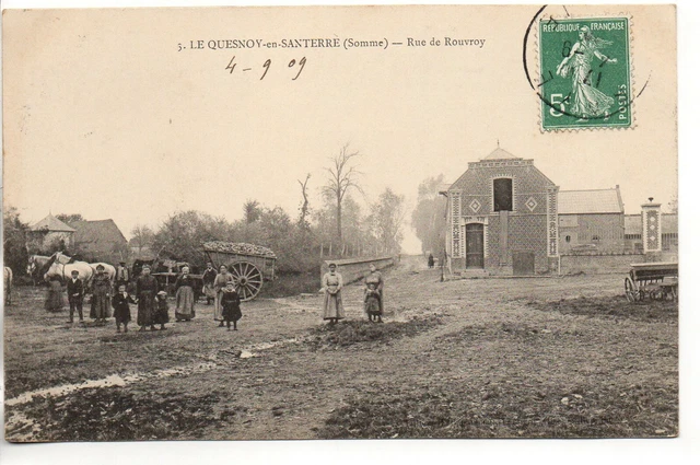 LE QUESNOY EN SANTERRE - Somme - CPA 80 - la rue de Rouvroy - belle animation