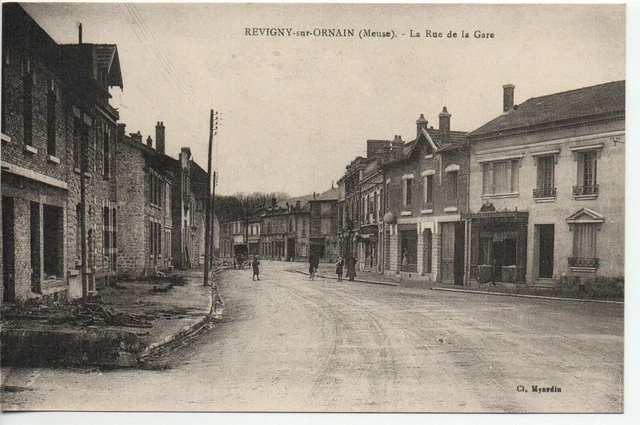 REVIGNY SUR ORNAIN - Meuse - CPA 55 - la rue de la Gare