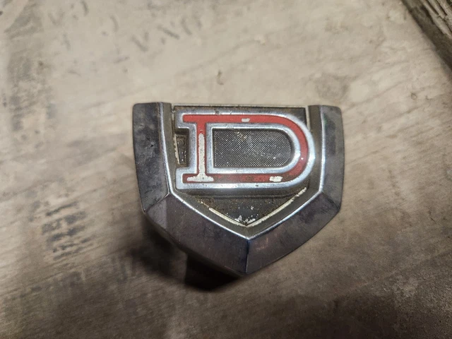 Vtg Car emblem