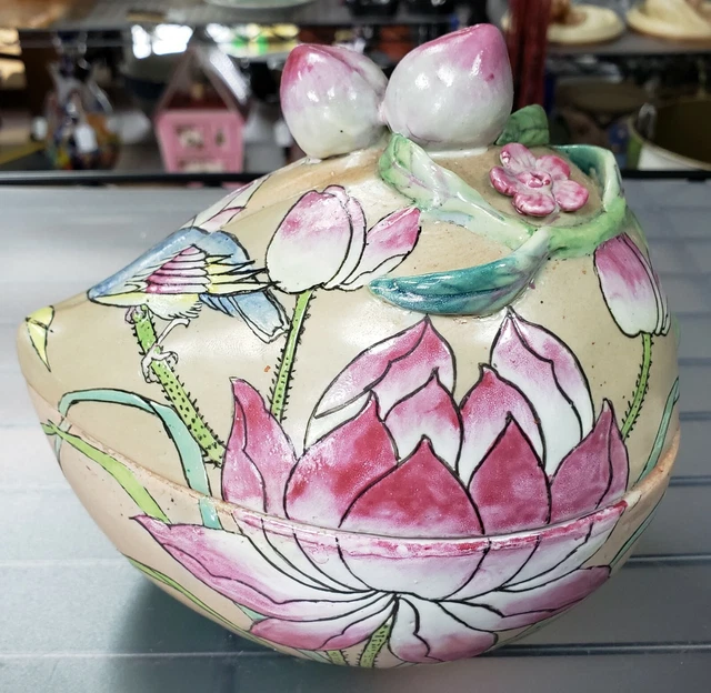 19th Century Chinese Famille Rose Canton Porcelain Peach-Form Presentation Box
