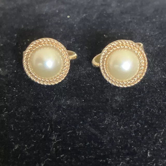 VINTAGE SIGNED CROWN Trifari Gold Tone Faux Pearl Round Clip On ...