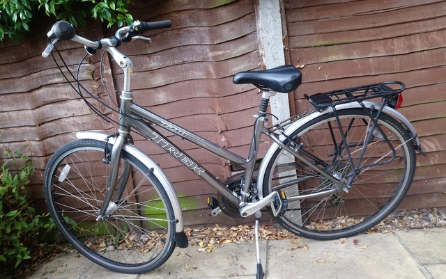 LADIES TREK 7210 Hybrid Bike Frame Very Good Condition