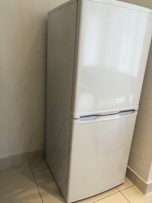 essentials fridge freezer ce55cw18