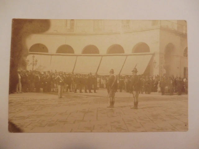 Foto Cartolina Parata Alpini Cuneo 1890 Con Uniformi Bombetta Venus Bertelli
