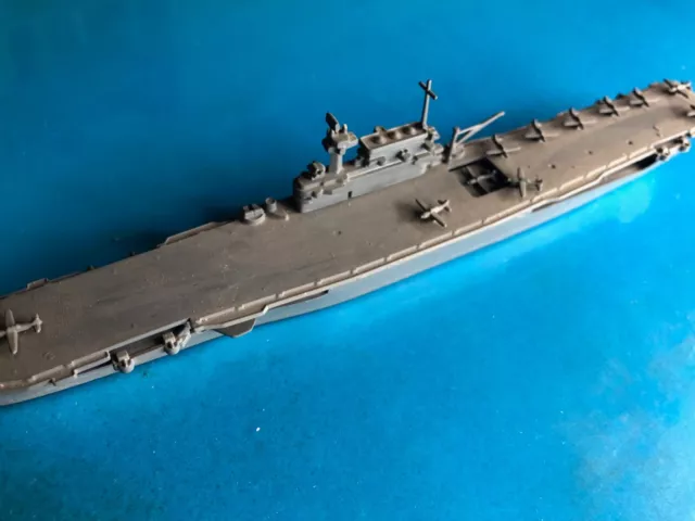 Portaerei 1:1200 USS Hornet montata e dipinta