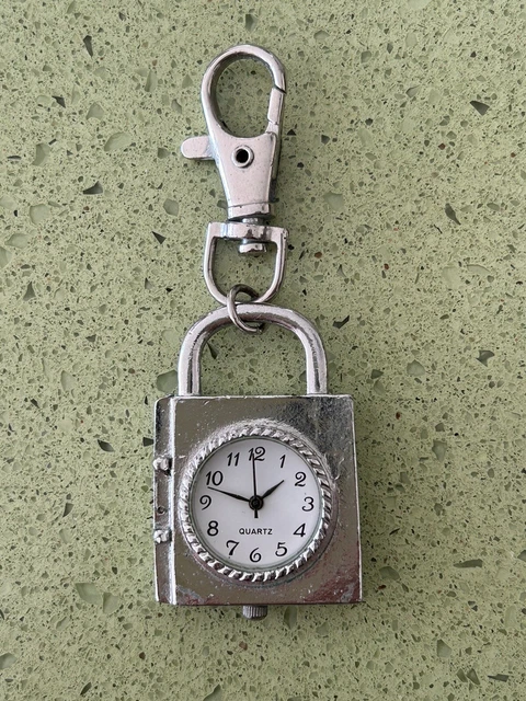 Petite Montre Pendentif Femme SEIKO Quartz - Numérotée - Occasion D'usage - Montre De Poche