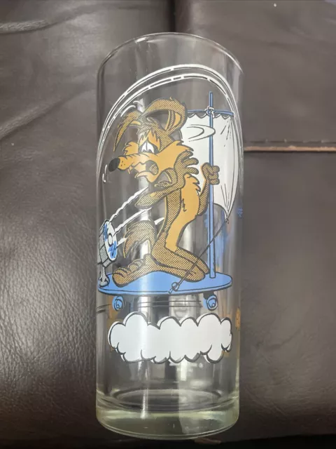 1976 Looney Tunes Pepsi WILE E COYOTE and ROAD RUNNER Character Glass