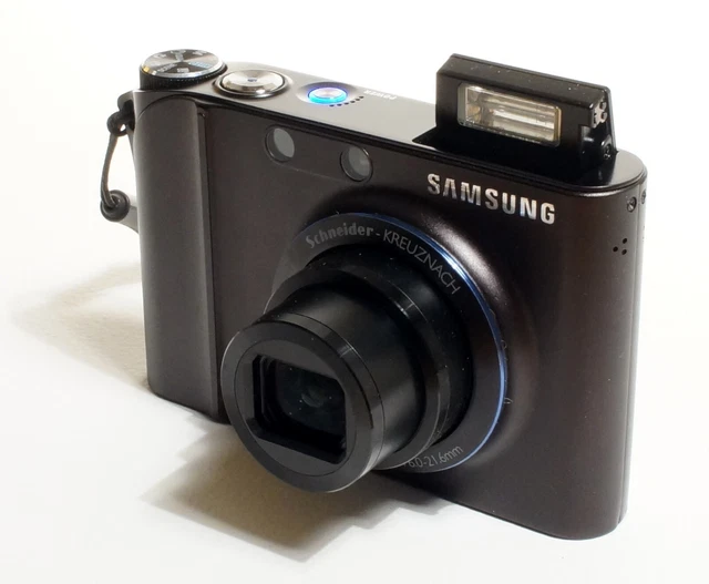 Samsung NV100D 14.7MP Compact Camera - 6-21.6mm Varioplan Lens - Immaculate.