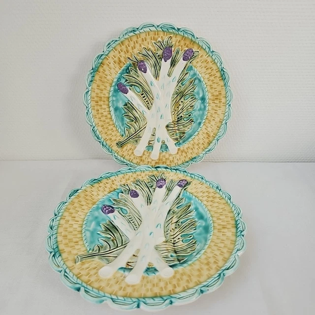 3 assiettes à asperges anciennes – barbotine colorée – Style Salins XIXe – 24 cm - France