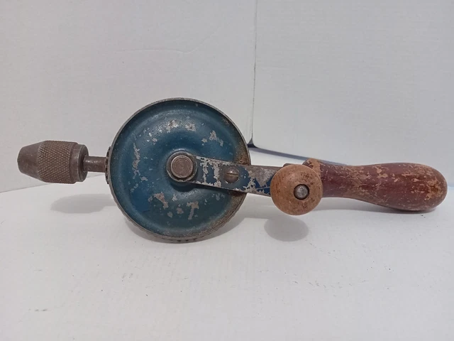 Chignole Ancienne – Perceuse à Main En Acier – Outil De Collection – Fabriquée En France