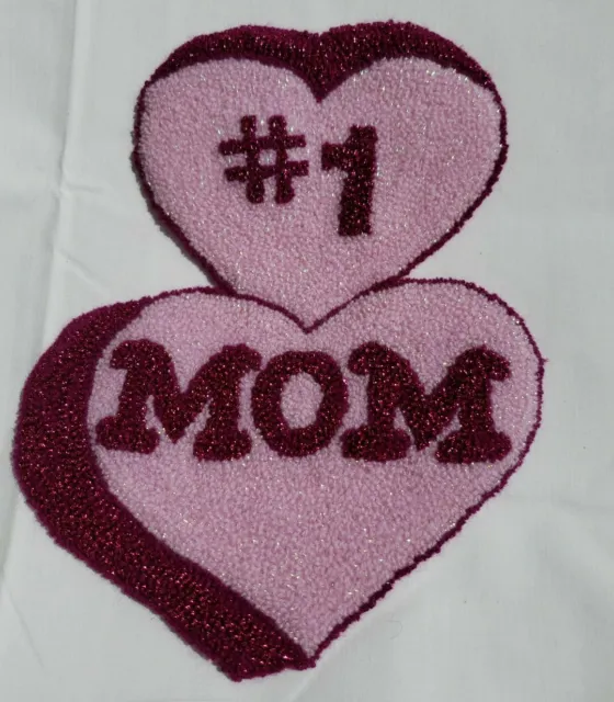 De colección Punch Needle Bordado #1 Mamá Corazones Rosa Aplique Parche Artesanal Usado en Excelente Condición