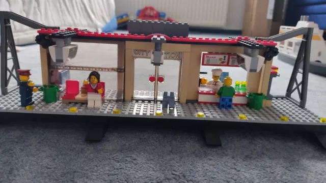 LEGO City Train Station - 60050 - Eisenbahn - Bahnhof plus extra Schienen