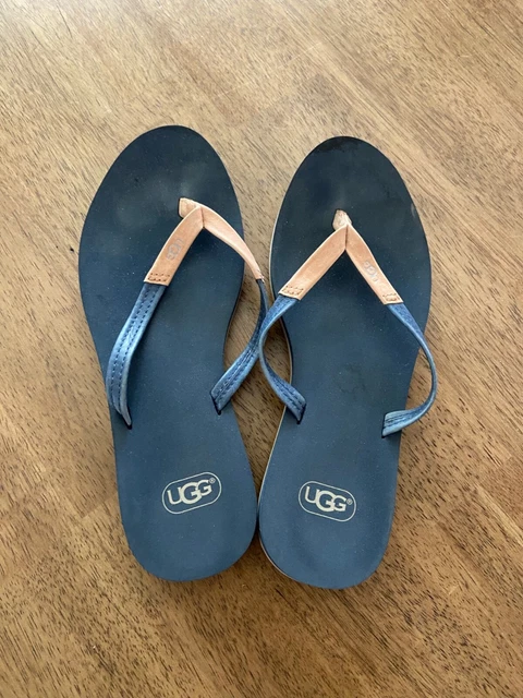 Ugg flip flops women’s size 6 sandals only worn once indoors nice!