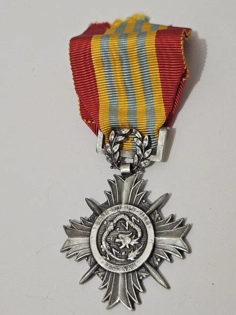 Médaille Croix De Chevalier Du Mérite Militaire En Argent - Originale Française, Occasion