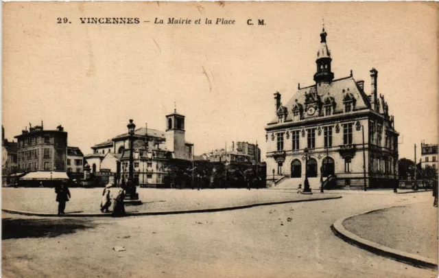CPA VINCENNES - La Mairie et la Place (519770)