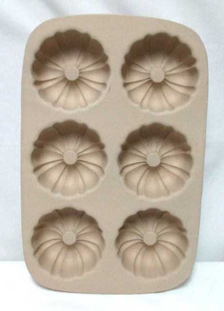 The Pampered Chef Mini Fluted Bundt Cake Pan Family Heritage Stoneware Retired