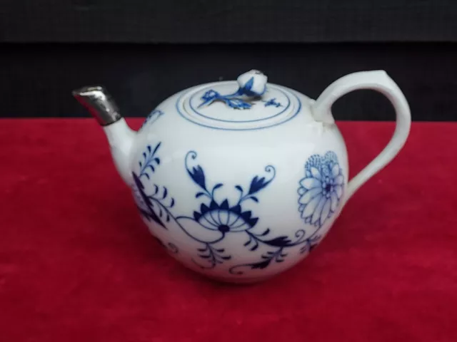 Antique Meissen Blue and white porcelain teapot, flowers/floral onion pattern