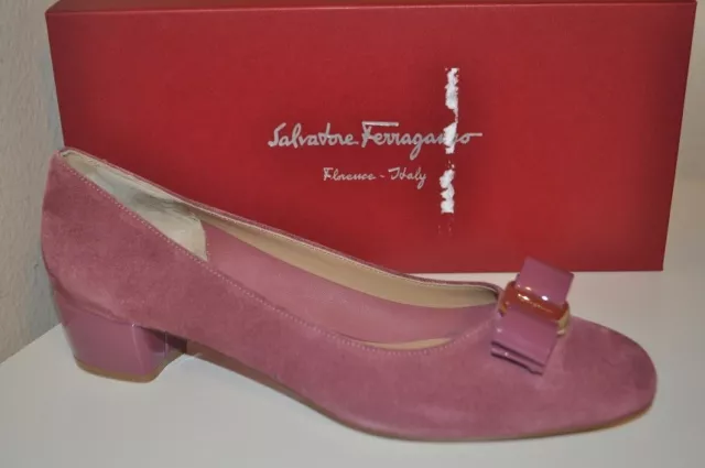 NIB Salvatore Ferragamo VARA Bow Pump Low Block Heel Shoe Griott Suede PINK 9 M