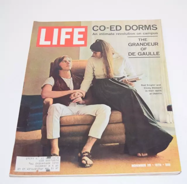 Vintage November 20, 1970 Life Magazine - Coed Dorms on Cover
