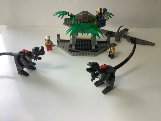 Lego 1370 Jurassic Park : Raptor Rumble Studio Complete set with mini figures
