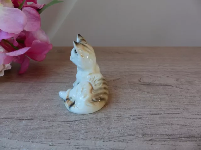 Figurine chaton en porcelaine blanc marron rayé, assis, collection, cadeau 2