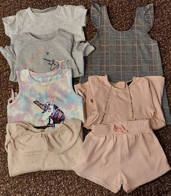 Pacchetto di vestiti per ragazze. Età 3-4 anni. 1 abito, 5 top e 1 pantaloncini