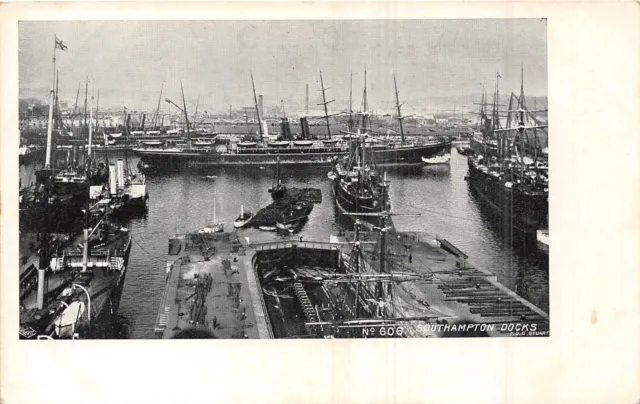 POSTCARD  HAMPSHIRE  SOUTHAMPTON   Docks