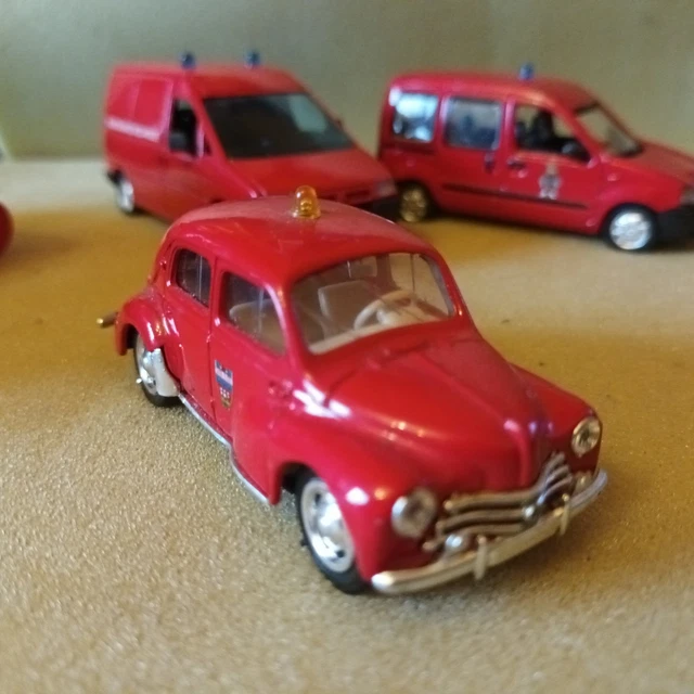 Solido 1/17 Superbe Renault 4Cv Pompiers En Bon Etat Dans Sa Boite C3