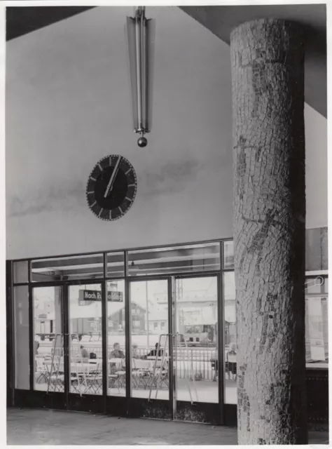 FOTO  Bhf Traunstein Empfangshalle 1954  Mosaiksäule  ca.18x24  (AGF484)