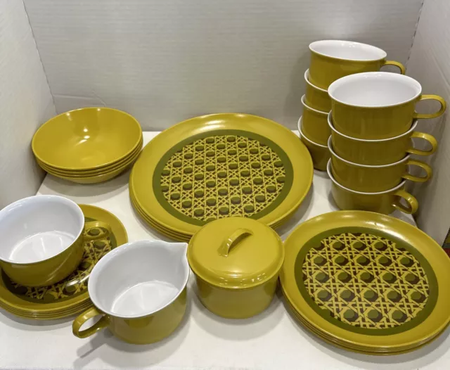 MCM Casual Artisan Melamine 29 Pc DinnerWare Set Green Plaid Pattern