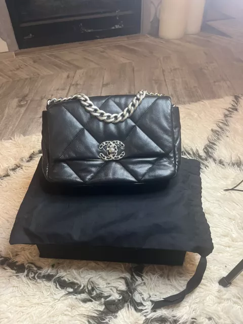 Chanel 19 Flap Bag Black Lambskin – ＬＯＶＥＬＯＴＳＬＵＸＵＲＹ