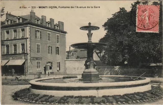 CPA MONTLUCON Fontaine de l'Avenue de la Gare (1220648)