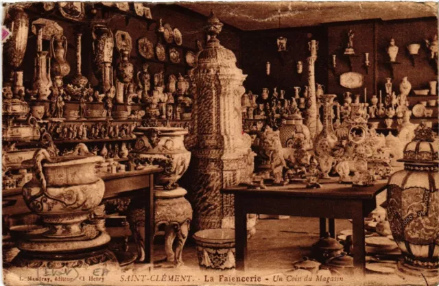 CPA St-CLÉMENT - La Faiencerie - Un Coin du Magasin (483866)