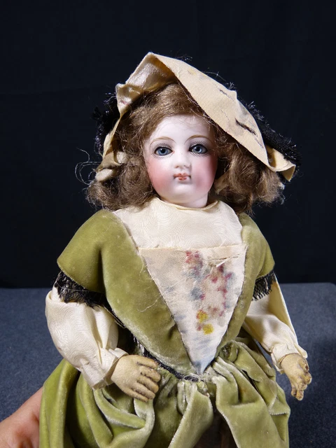 Poupée ancienne avec Fauteuil tête en biscuit de porcelaine Germany
