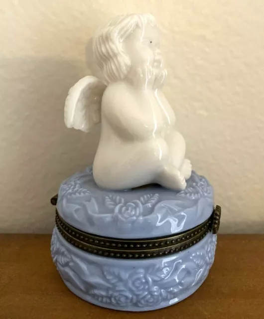 Boîte en porcelaine décor ANGE BLEU BLANC état NEUF !