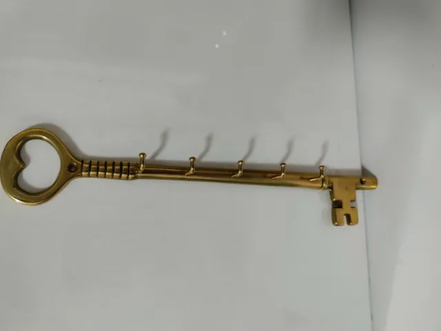 VTG New Brass Key Holder 5  Hooks Gold Tone Wall Mount Old Key Shape