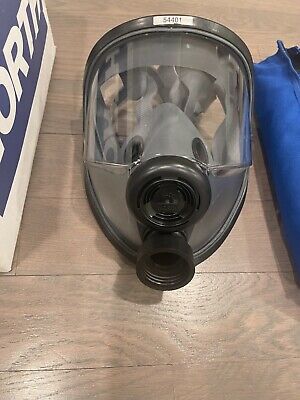 New North 5400 Series Full Face Respirator Protection Gas Mask Size M/L # 54001