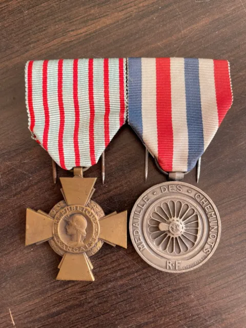 FRANCE : Lot de deux médailles WWII dont une attribuée en 1944