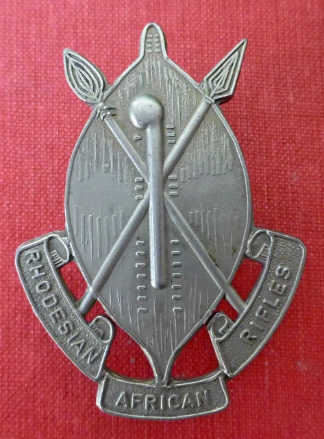 RHODESIAN AFRICAN RIFLES NATIVE SPEARS AND SHIELD metal HAT CAP BADGE ...